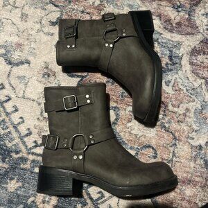 No Boundaries Women's Grey and Black Boots Size 7